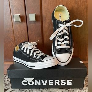 Black Chuck Taylor Converse men’s 7 women’s 5